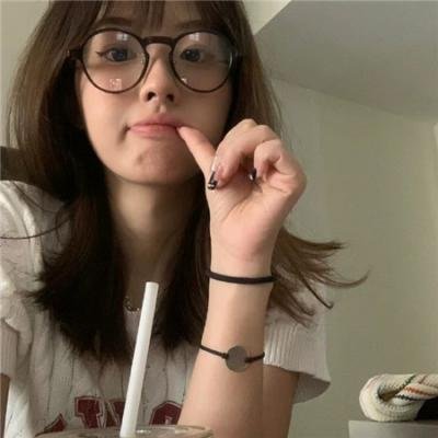 隔壁的吸血鬼美眉